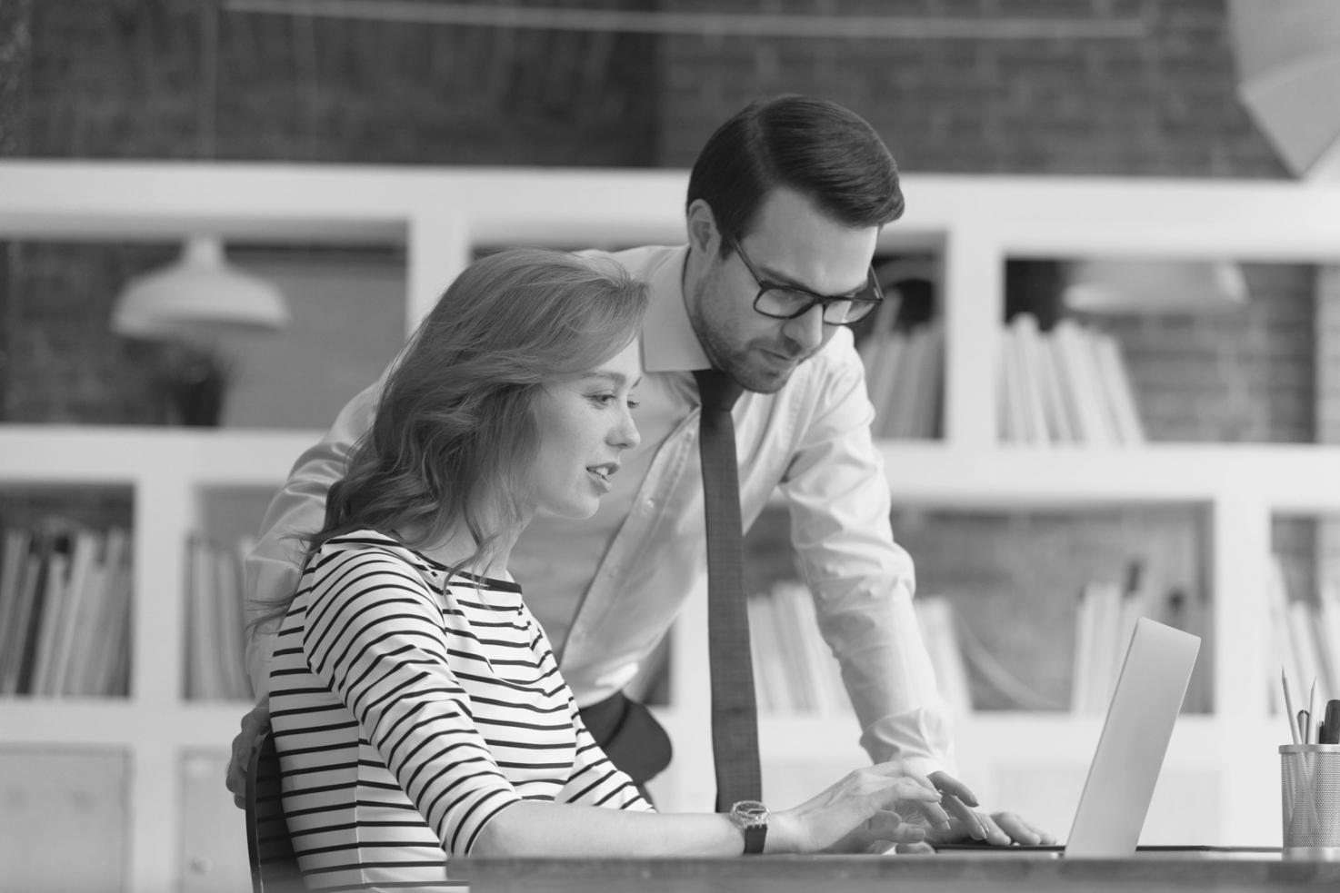 Interface d'analyse montrant l'évolution des compétences dans un environnement unifié